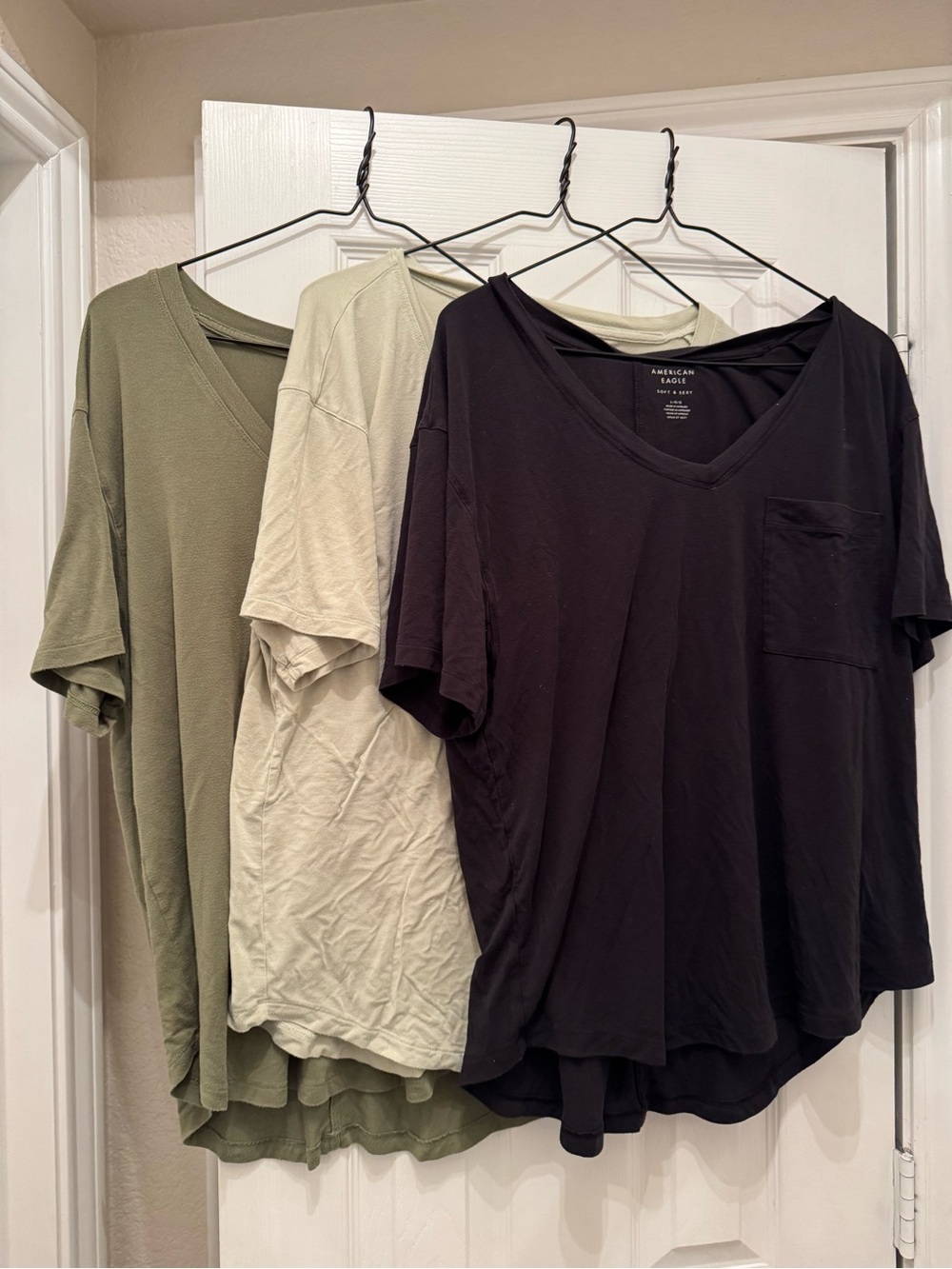 American Eagle Soft & Sexy V-Neck Pocket T-Shirt Bundle - Size L
